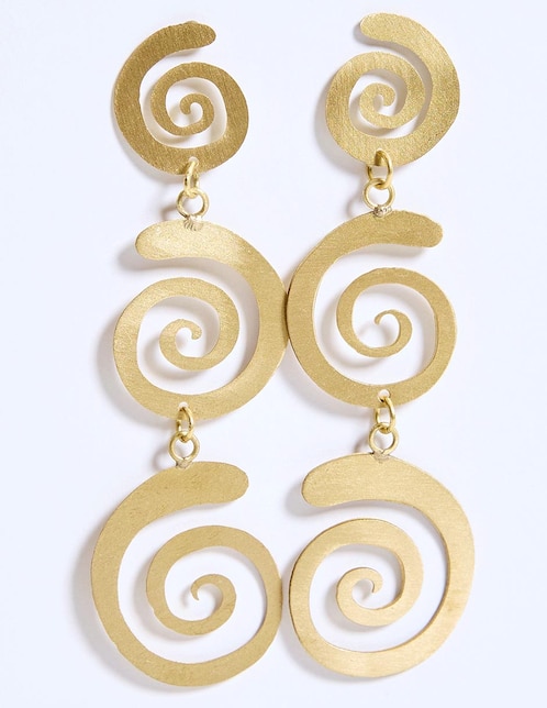 Aretes largos con acabado pulido