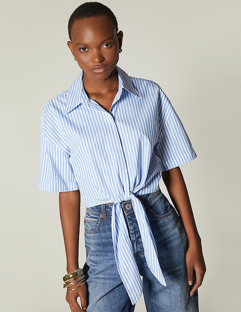 Top Studio F cuello camisero manga corta