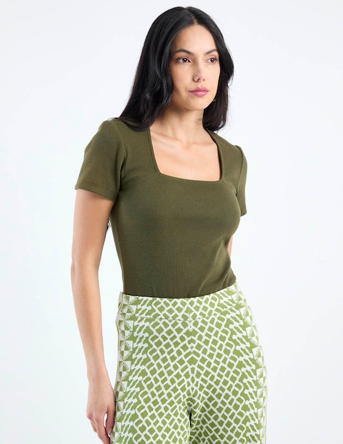 Playera manga corta cuello cuadrado para mujer 1