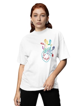 Playera Manga Corta Juana Gallo Corazón De Flores Oversize Cuello Redondo Para Mujer