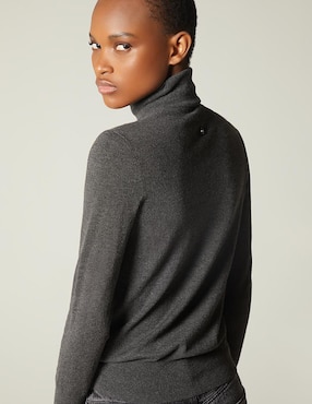 Suéter Studio F cuello tortuga para mujer