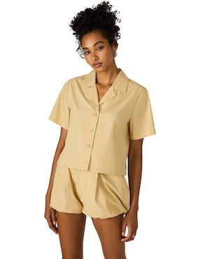 Top Steve Madden cuello camisero escote v