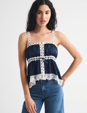 Top Abercrombie & Fitch escote cuadrado tirante delgado