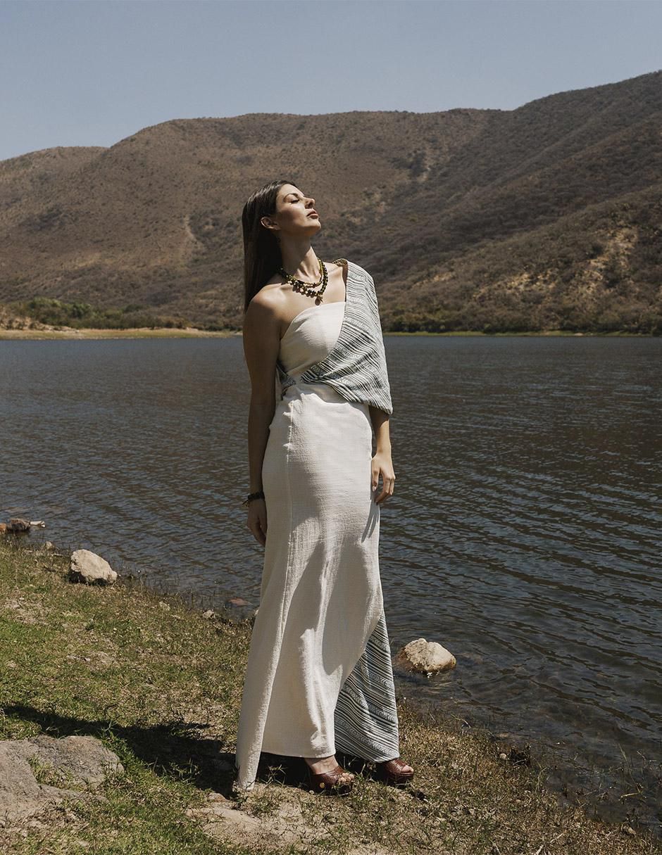 Vestido maxi de fiesta Angelozano escote bardot 8