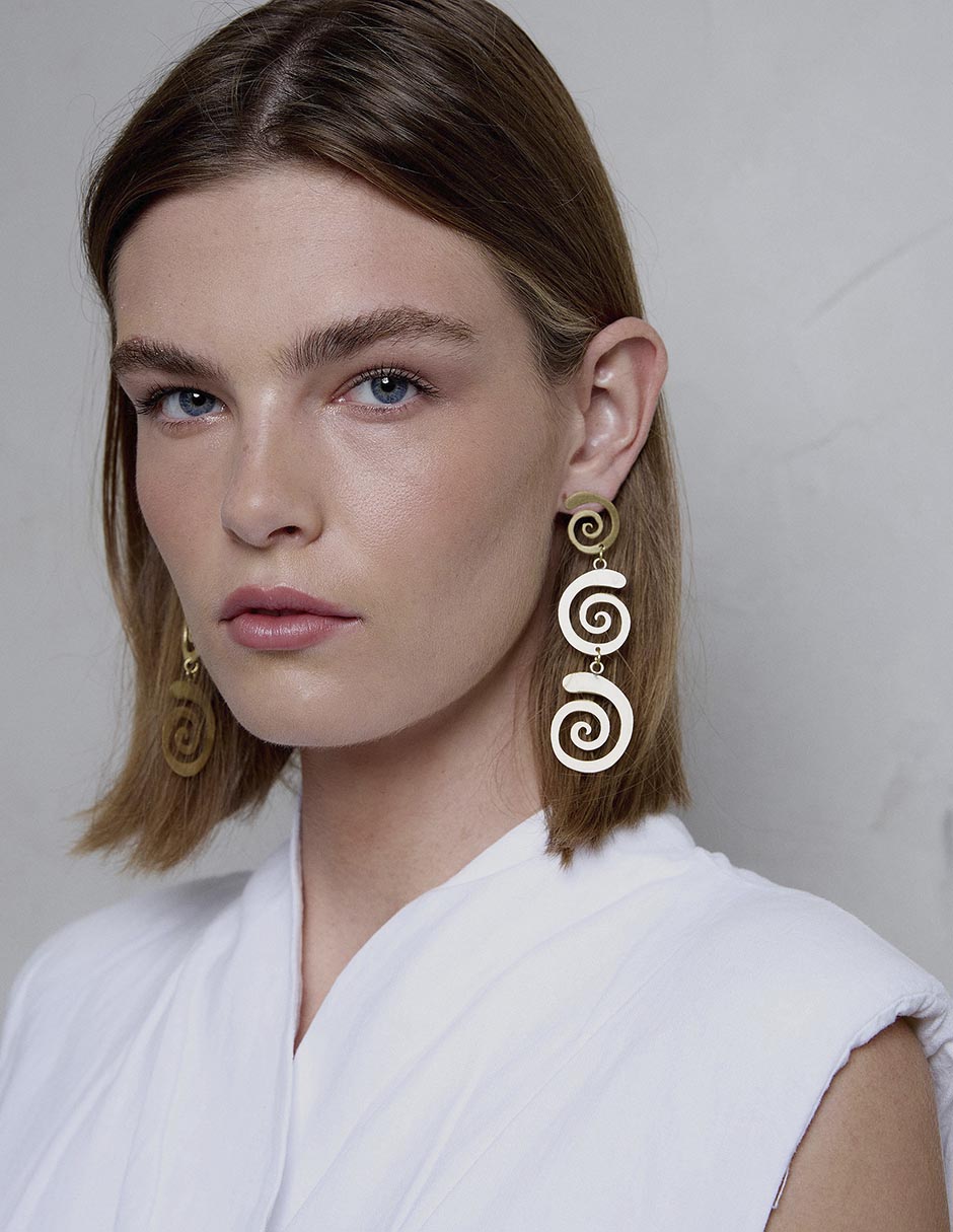 Aretes largos con acabado pulido 6
