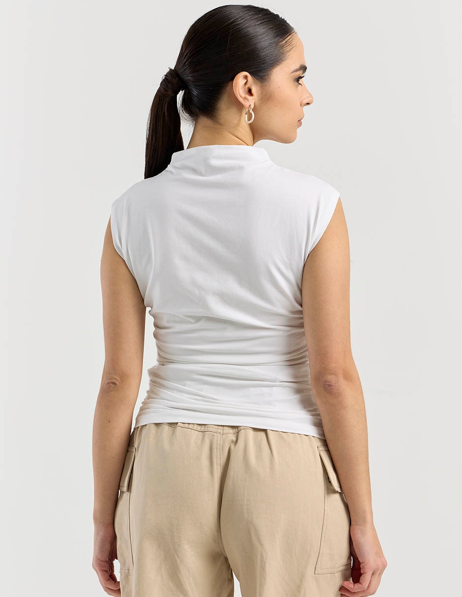 Playera cuello alto para mujer 6