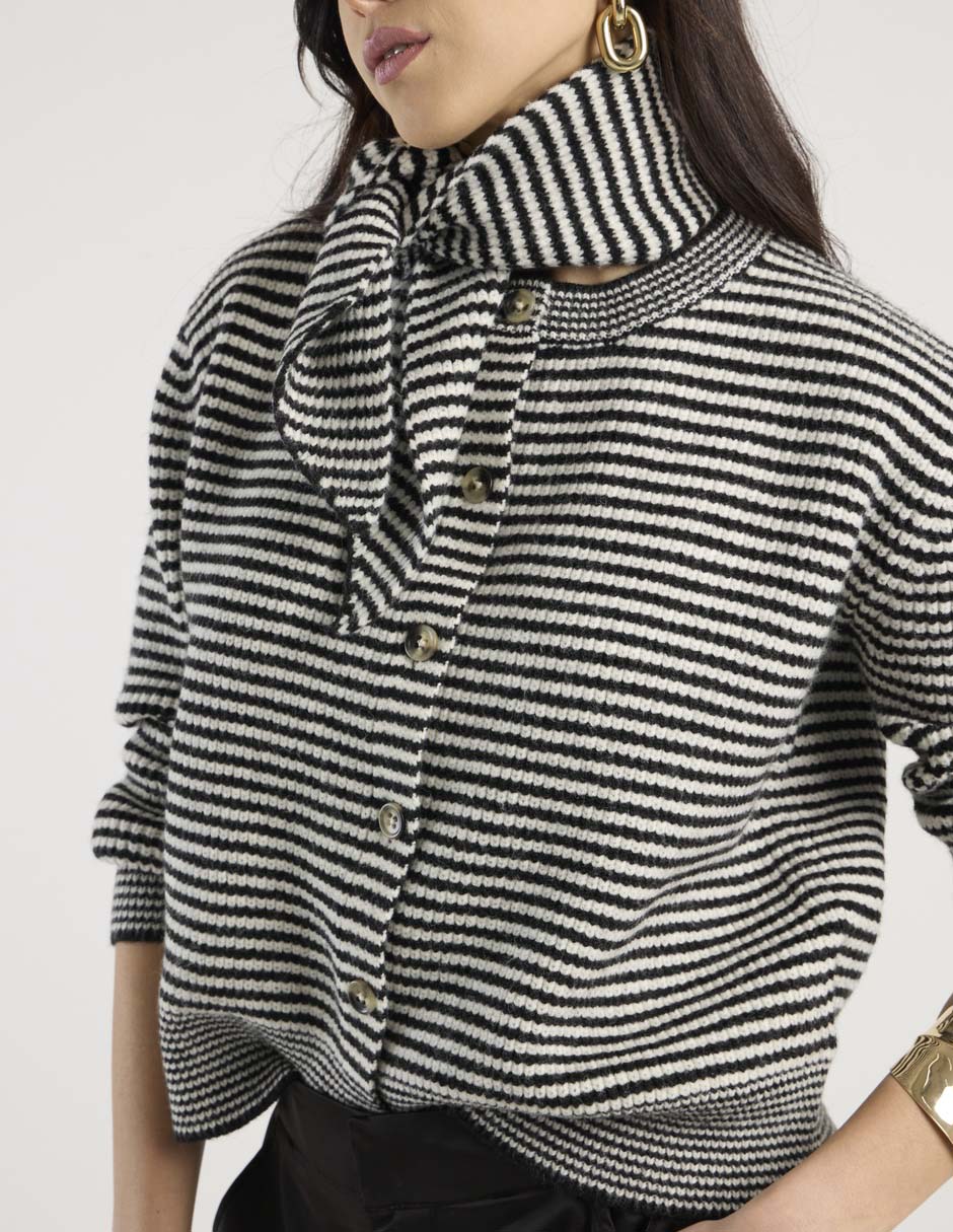 Suéter cuello redondo para mujer 4