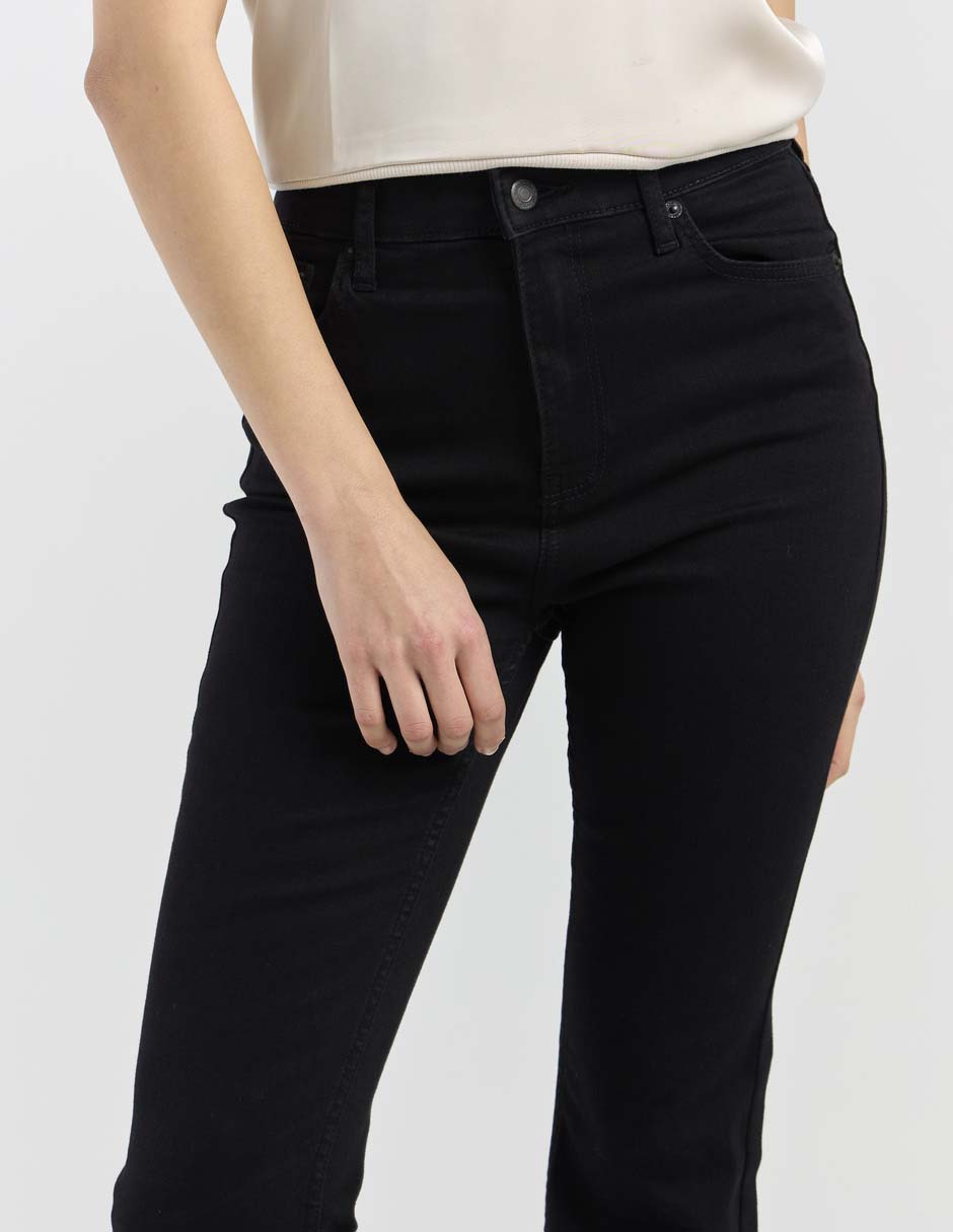 Jeans acampanado para mujer 4