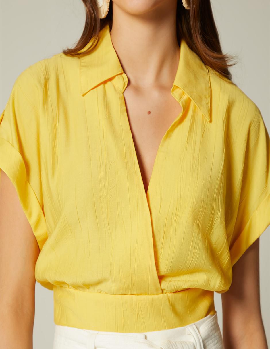 Top cuello camisero escote V manga corta 2