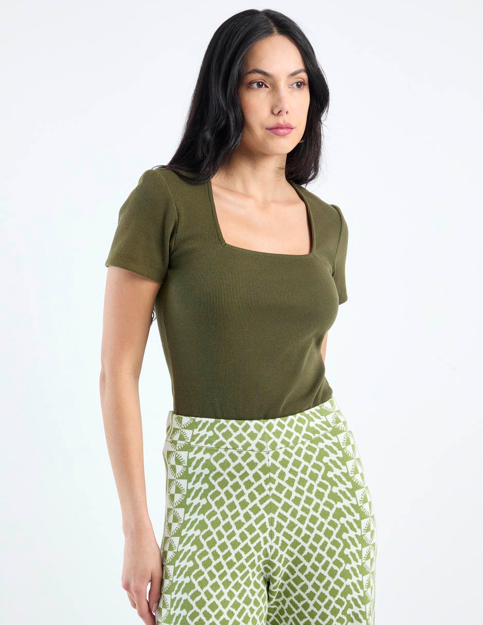 Playera manga corta cuello cuadrado para mujer