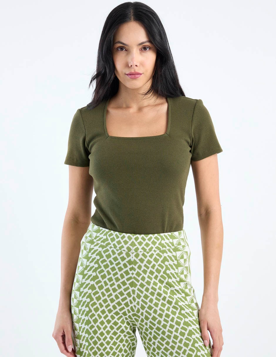 Playera manga corta cuello cuadrado para mujer 2