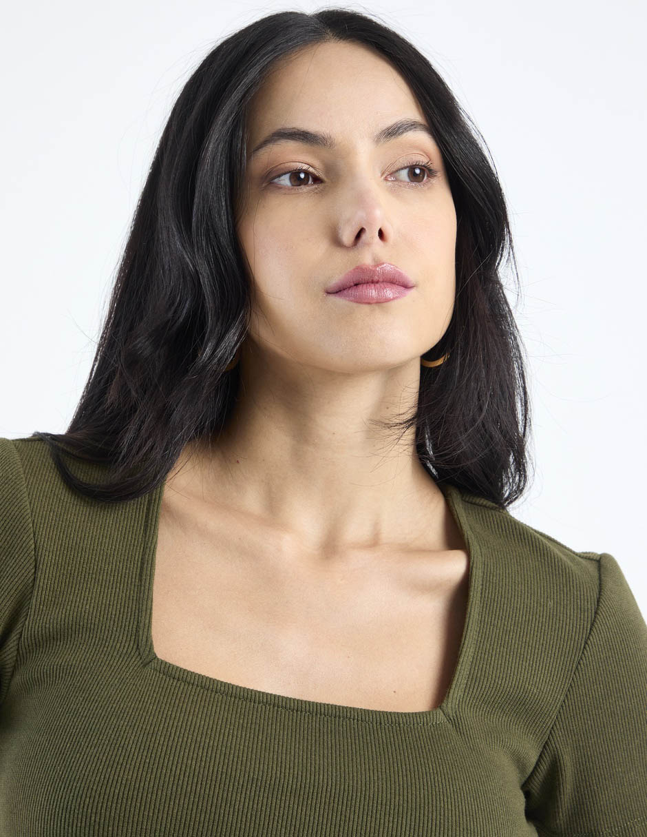 Playera manga corta cuello cuadrado para mujer 4