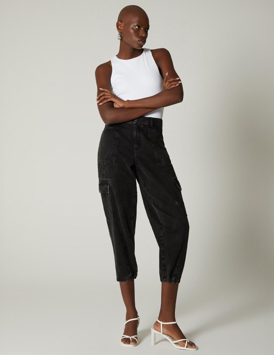 Jeans capri mom Wang Black corte cintura para mujer 3