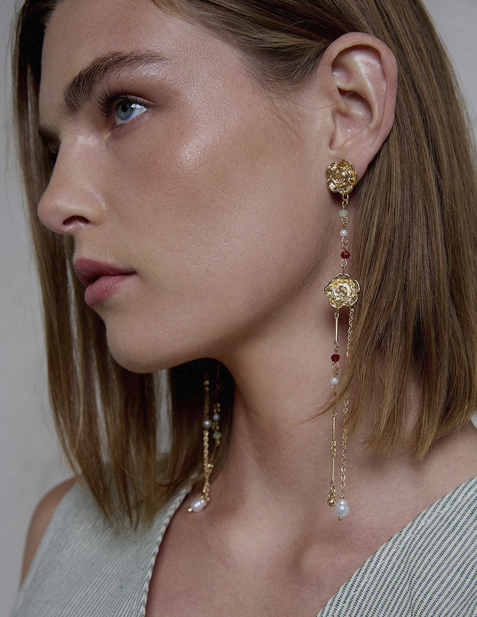 Aretes largos con acabado brillante 6