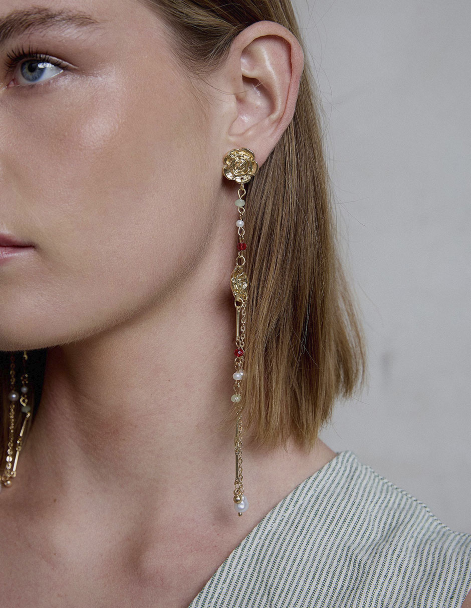 Aretes largos con acabado brillante 7